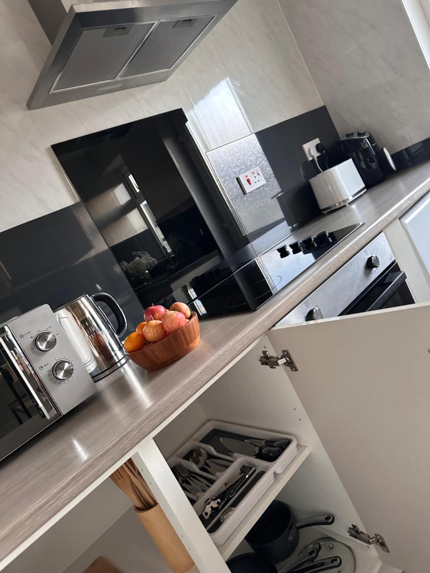 Ocean Village Marina 2 Bedroom Apartment With Balcony! Southampton Ngoại thất bức ảnh