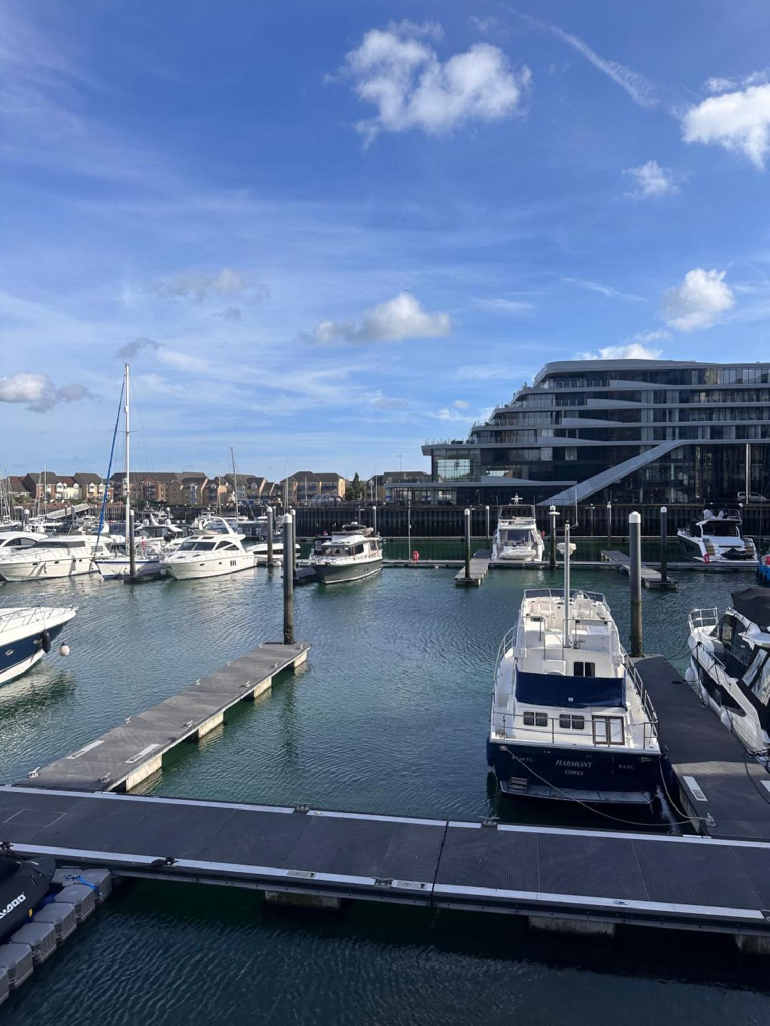 Ocean Village Marina 2 Bedroom Apartment With Balcony! Southampton Ngoại thất bức ảnh