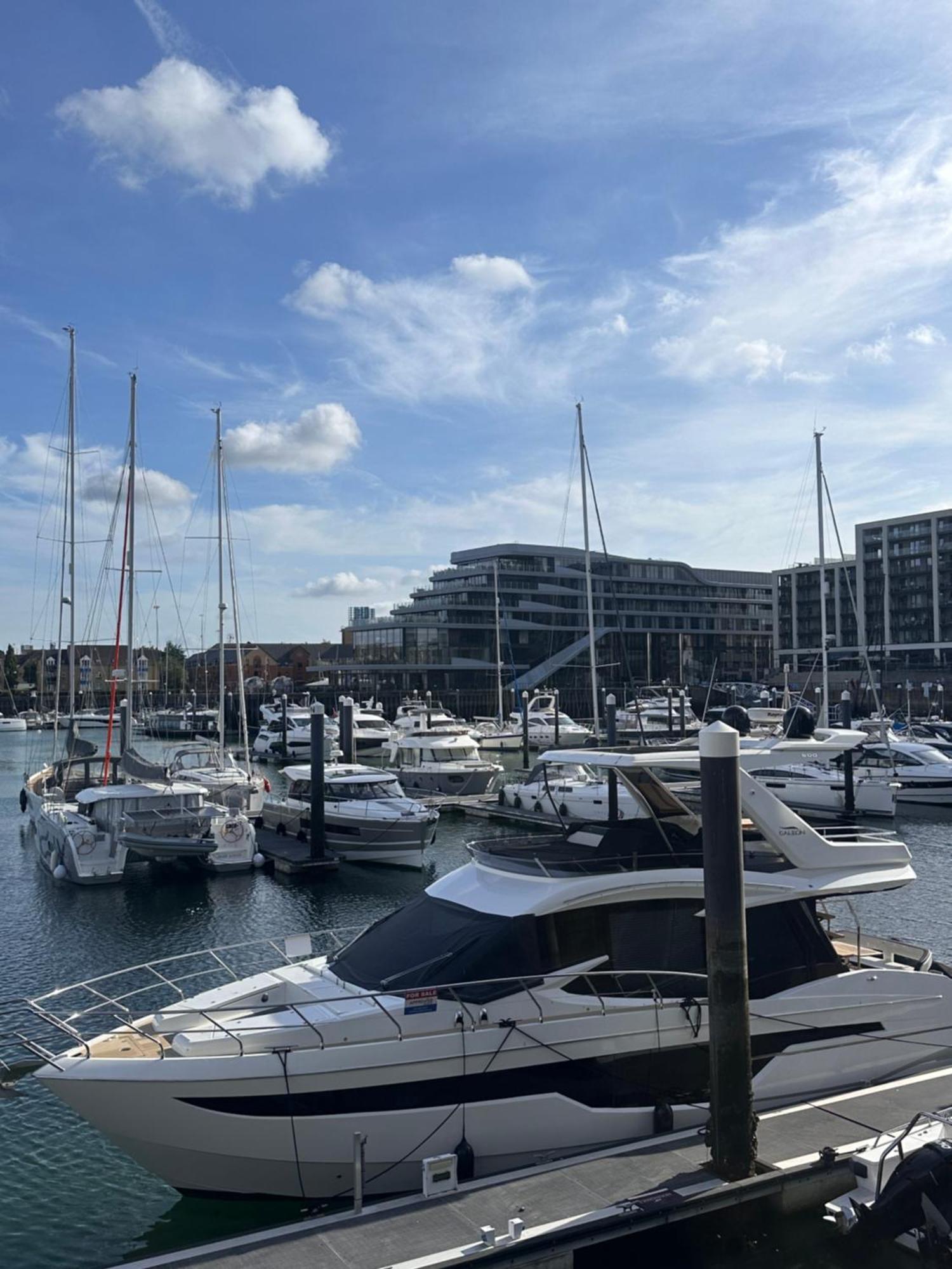 Ocean Village Marina 2 Bedroom Apartment With Balcony! Southampton Ngoại thất bức ảnh