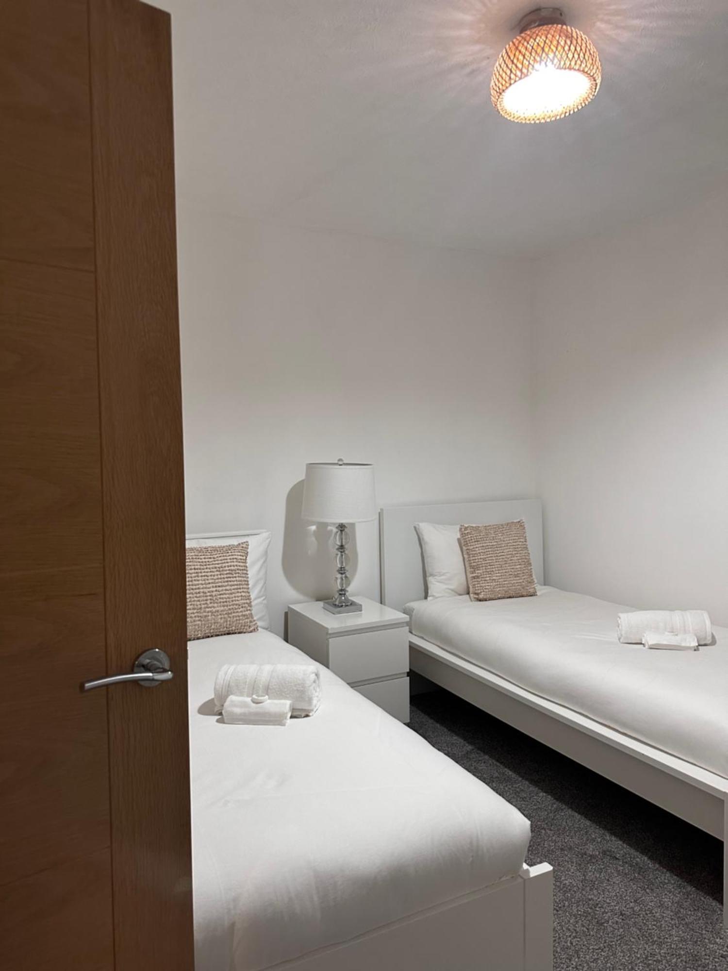 Ocean Village Marina 2 Bedroom Apartment With Balcony! Southampton Ngoại thất bức ảnh