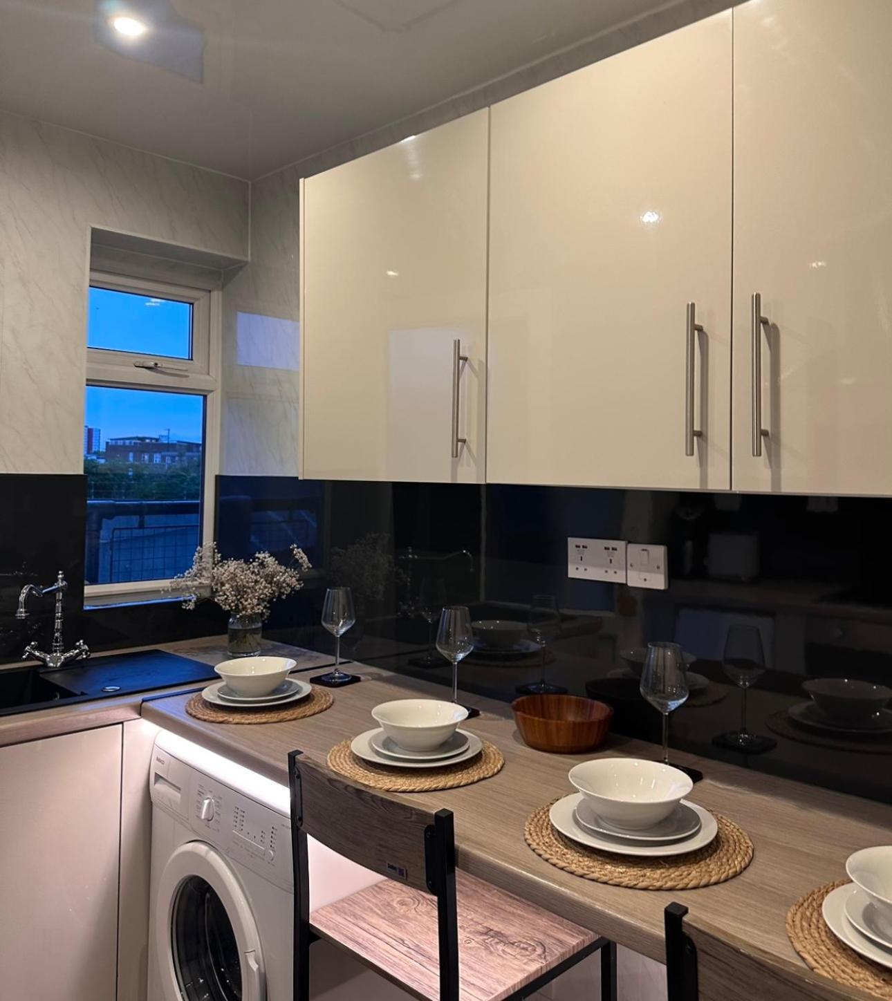 Ocean Village Marina 2 Bedroom Apartment With Balcony! Southampton Ngoại thất bức ảnh